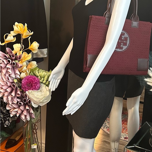 VALENTINO BOUTIQUE GREY SKIRT. MADE IN ITALY - Picture 2 of 13